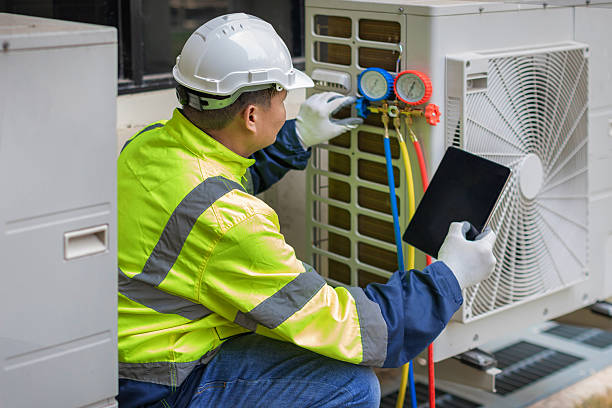 Professional Hvac Installation technician working in Des Moines, IA